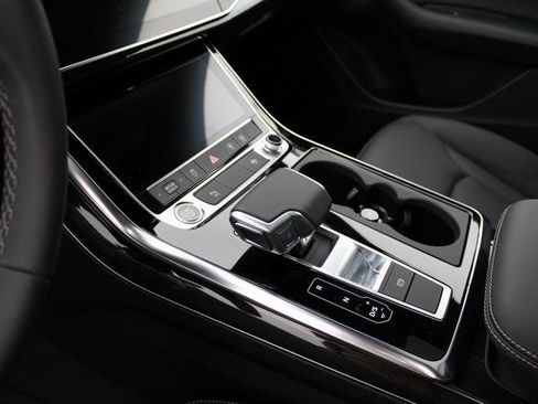 New 2025 Audi Q8 Premium image 18