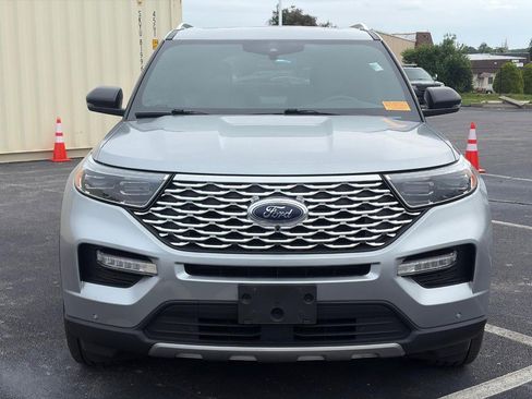 Used 2022 Ford Explorer Platinum w/ Equipment Group 601A AWD/4WD image 2