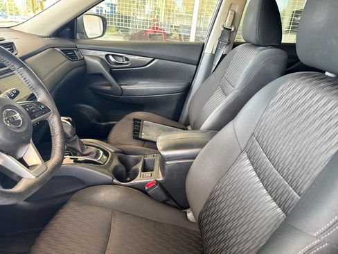 Used 2020 Nissan Rogue SV w/ Premium Package FWD image 10