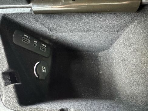 Used 2019 Dodge Challenger R/T image 37