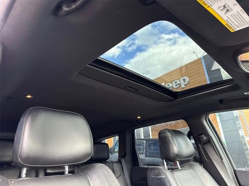Used 2019 Jeep Grand Cherokee Altitude image 15