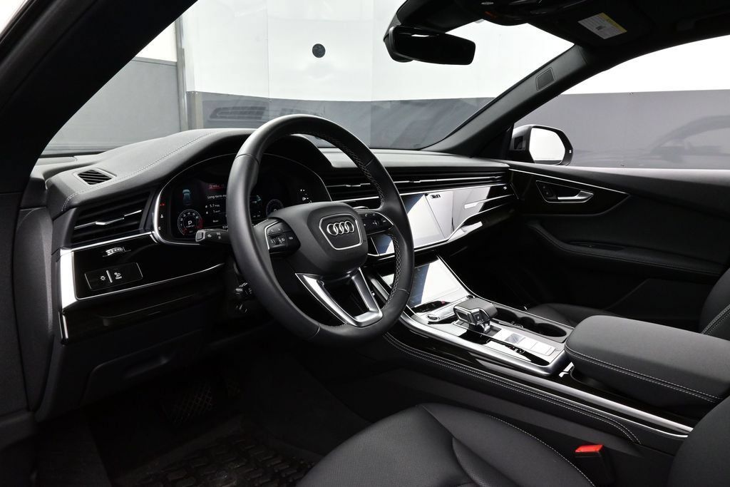 Used 2025 Audi Q8 Premium Plus AWD/4WD image 4