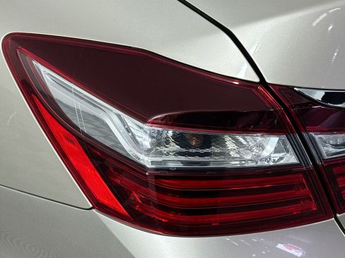 Used 2016 Honda Accord EX-L image 35
