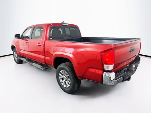 Used 2017 Toyota Tacoma SR5 w/ Tow Package RWD image 5