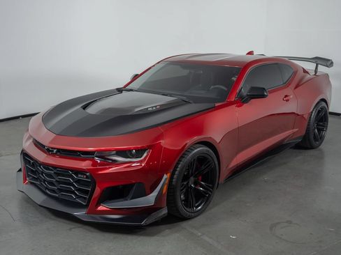 Used 2018 Chevrolet Camaro ZL1 RWD image 8