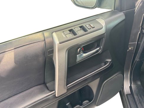 Used 2016 Toyota 4Runner SR5 image 19