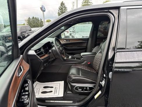 Used 2023 Jeep Grand Cherokee Summit w/ Adv Protech Group IV AWD/4WD image 19