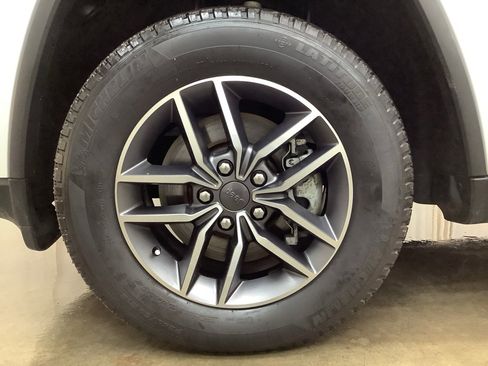 Used 2022 Jeep Grand Cherokee Limited image 31