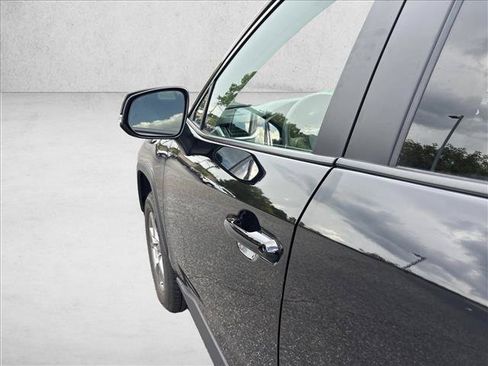 Certified 2025 Toyota RAV4 XLE FWD image 30