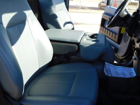 Used 2015 Ford F450 XL w/ Power Equipment Group image 31