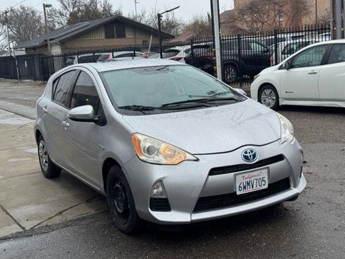 Used 2012 Toyota Prius C One image 5
