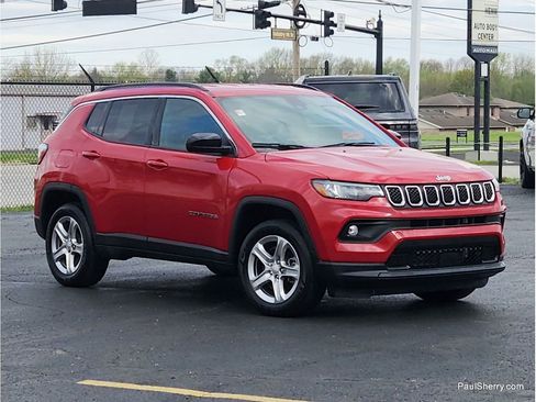 Used 2023 Jeep Compass Latitude AWD/4WD image 5