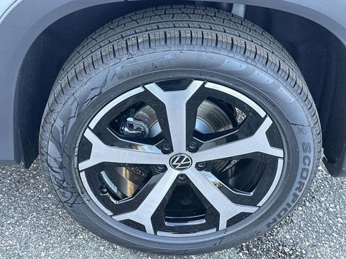 New 2026 Volkswagen Tiguan SE image 26