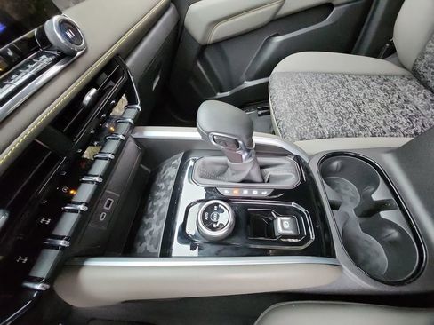 Used 2024 Chevrolet Colorado ZR2 w/ Technology Package image 20