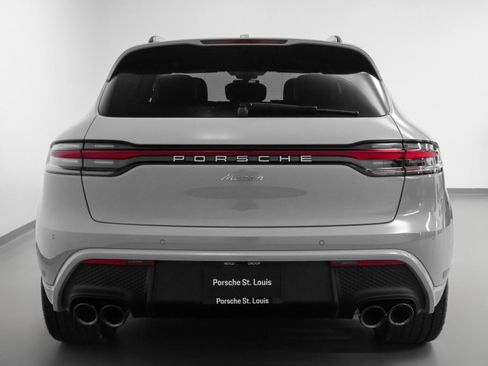 Used 2025 Porsche Macan image 11