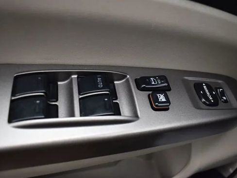 Used 2006 Toyota Prius FWD image 21