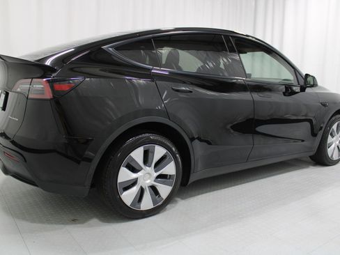 Used 2023 Tesla Model Y Long Range AWD/4WD image 6