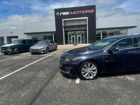 Used 2018 Chevrolet Malibu Premier w/ Premier Sun and Wheel Package FWD image 3