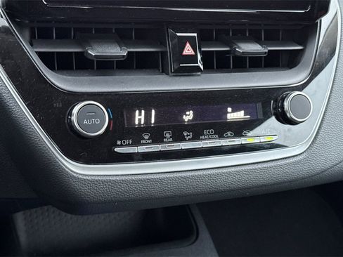 Used 2023 Toyota Corolla LE image 28