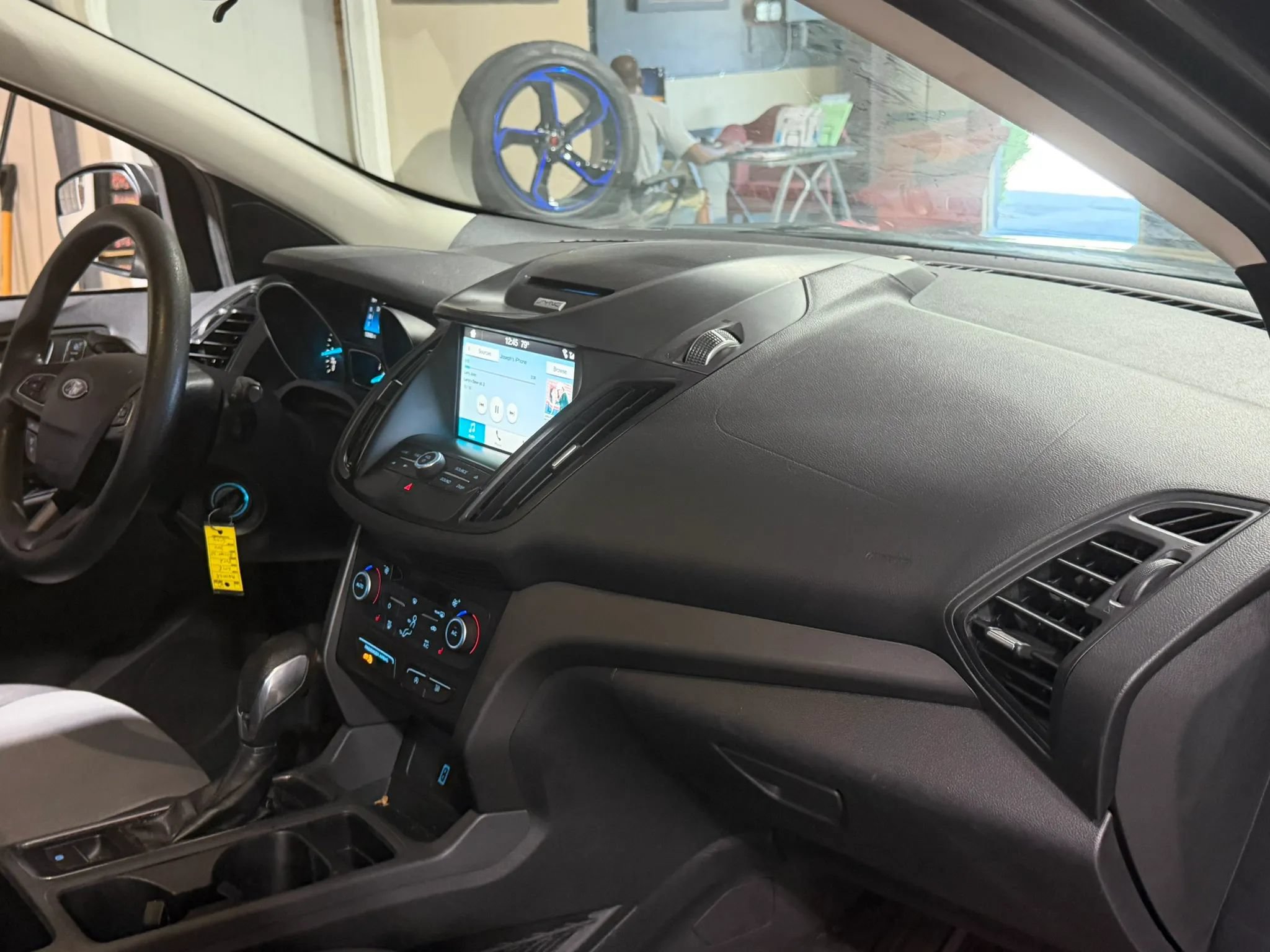 Used 2018 Ford Escape SE w/ SE Sync 3 Package AWD/4WD image 10