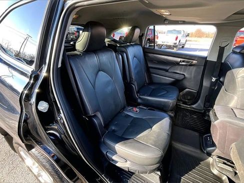 Used 2021 Toyota Highlander Limited image 25