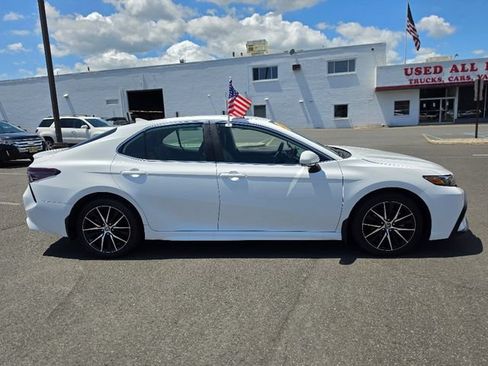 Used 2024 Toyota Camry SE w/ Cold Weather Package FWD image 8