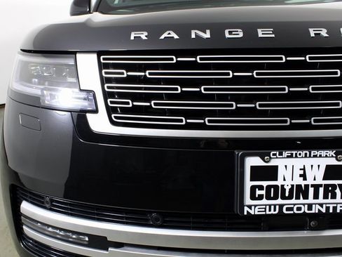 Used 2025 Land Rover Range Rover Autobiography image 11