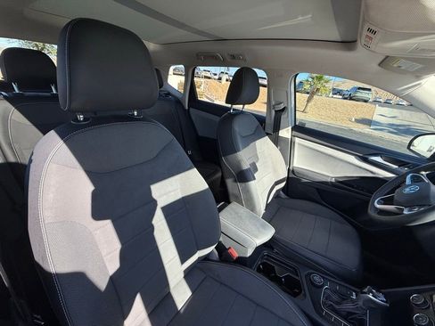 Used 2022 Volkswagen Taos SE image 14