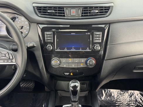 Used 2020 Nissan Rogue S image 22