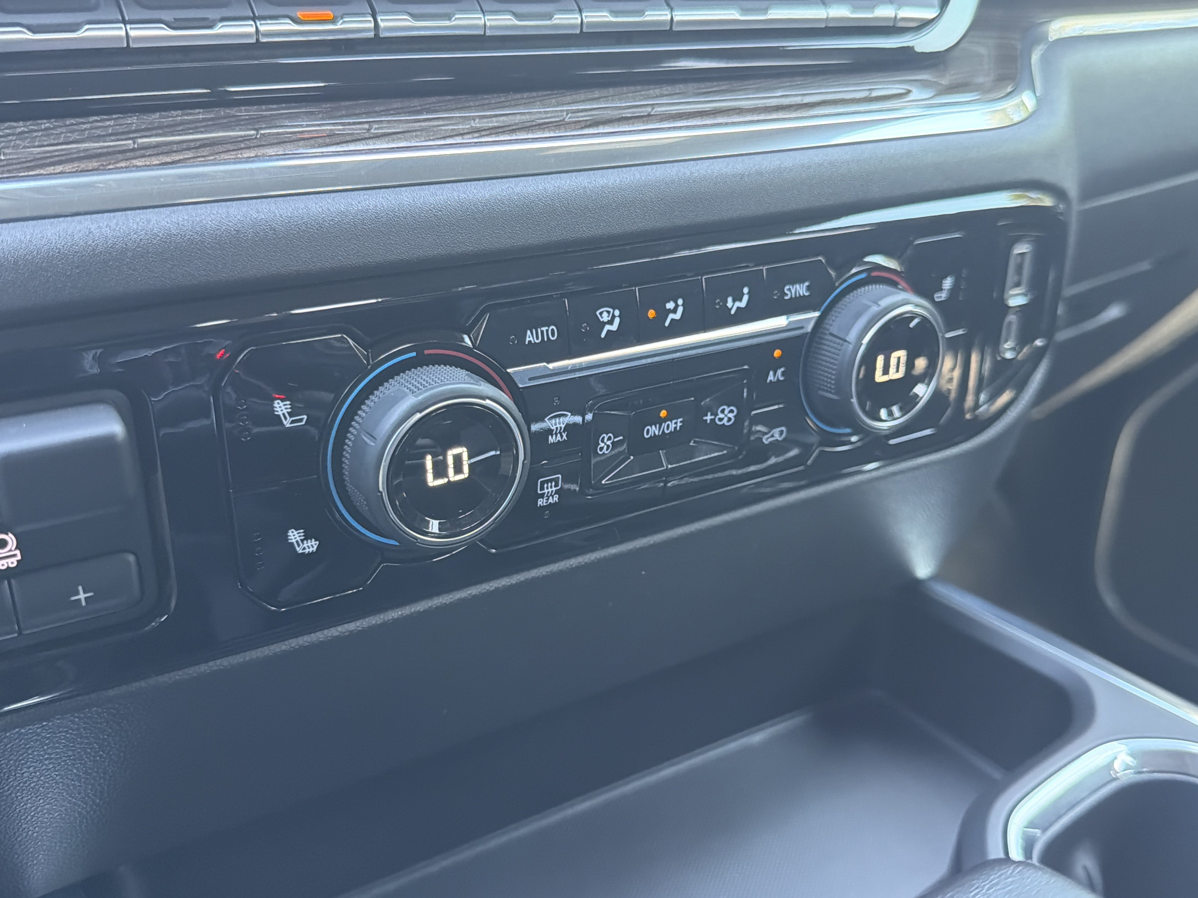 Certified 2022 Chevrolet Silverado 1500 LT AWD/4WD image 26