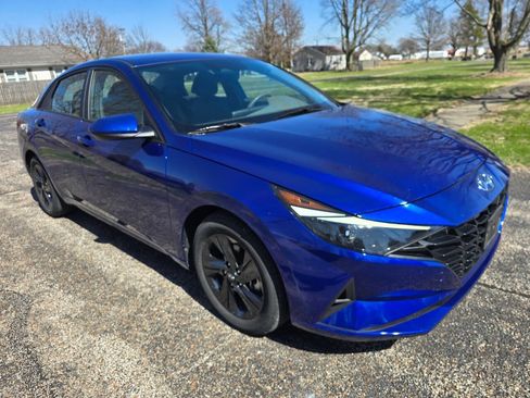 Used 2022 Hyundai Elantra SEL image 1