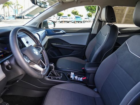 Used 2023 Volkswagen Taos SE image 19