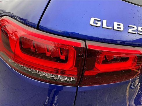 Certified 2021 Mercedes-Benz GLB 250 4MATIC image 32