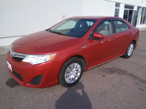 Used 2012 Toyota Camry LE image 2