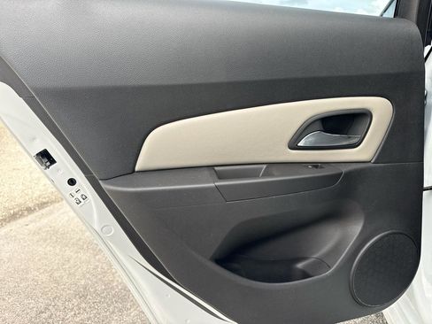 Used 2016 Chevrolet Cruze LT FWD image 25