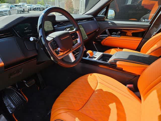 Used 2025 Land Rover Range Rover SE AWD/4WD image 2