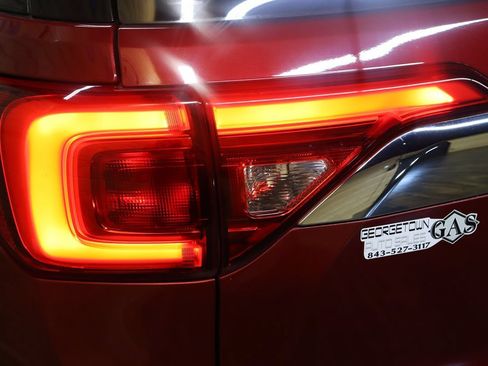 Used 2019 GMC Acadia Denali w/ Technology Package FWD image 18