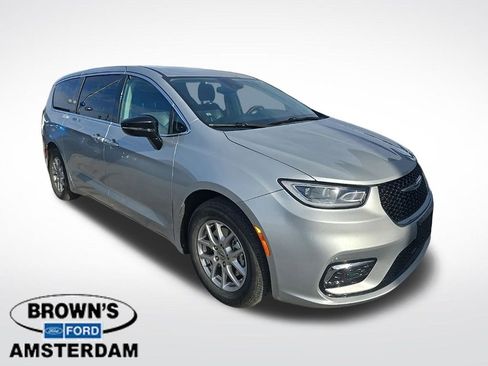 Used 2024 Chrysler Pacifica Touring-L FWD image 1