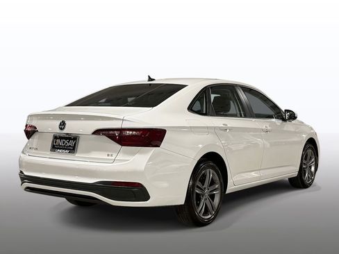 Used 2024 Volkswagen Jetta SE w/ Panoramic Sunroof Package FWD image 11