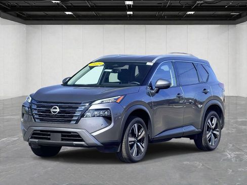 Used 2025 Nissan Rogue SL FWD image 1