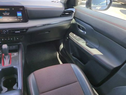 Used 2025 Nissan Kicks SR w/ SR Premium Package image 17
