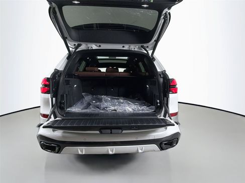 New 2026 BMW X5 xDrive40i w/ M Sport Package AWD/4WD image 25