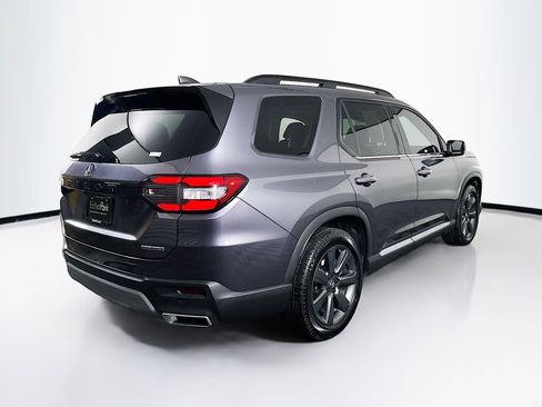 Used 2025 Honda Pilot Touring image 9