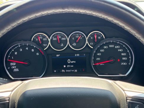 Used 2021 Chevrolet Tahoe Z71 w/ Luxury Package AWD/4WD image 19