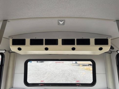 Used 2014 Ford F550 4X2 2dr Regular Cab 140.8 200. image 37