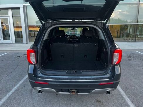 Used 2022 Ford Explorer Limited w/ Equipment Group 301A AWD/4WD image 17