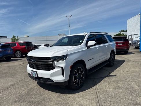 Used 2022 Chevrolet Suburban RST w/ Luxury Package AWD/4WD image 3