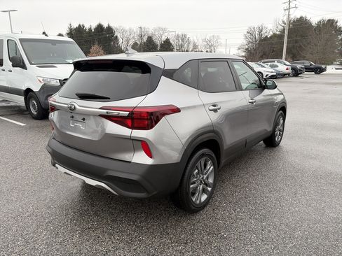 Used 2021 Kia Seltos LX image 3