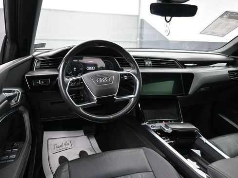 Used 2022 Audi e-tron Premium Plus w/ Premium Plus Package AWD/4WD image 29