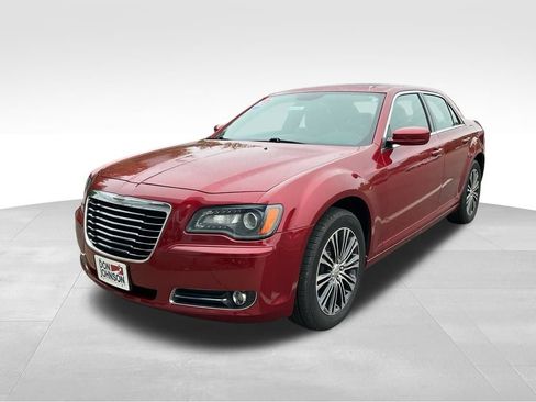Used 2013 Chrysler 300 S image 28